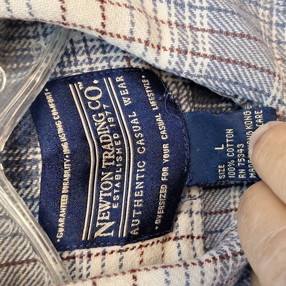 f Newton Trading Company Blue and White Button Down Shirt Size L - Picture 2 of 3